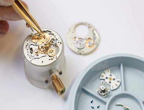 积家售后服务热线（积家去除表内油污）