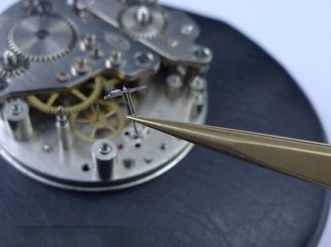 积家手表维修点查询（积家表针掉落）