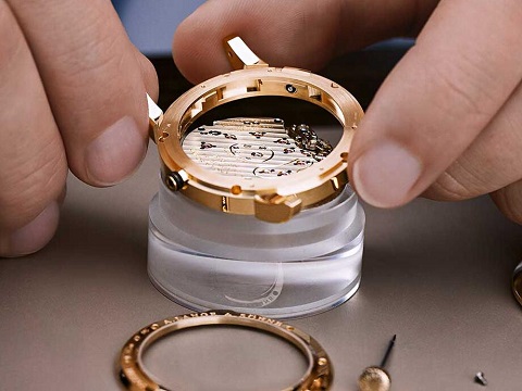 积家手表维修点查询（积家日历框坏了）